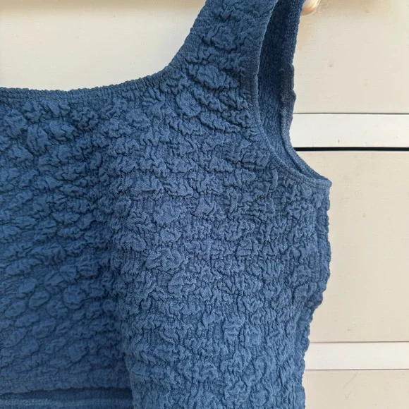 ANTHROPOLOGIE The Hannah Navy Blue Bubble Textured Women's Crop Tank NWOT sz S - Picture 3 of 7